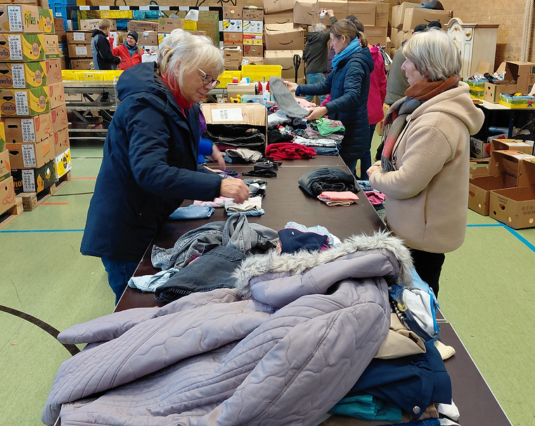 HELFEN IN DER SAMMELSTELLE
